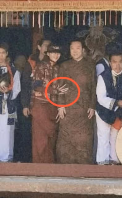 楊麗萍李玉剛同過年被偶遇,胳膊緊挽關係親密,多天相處惹人生疑