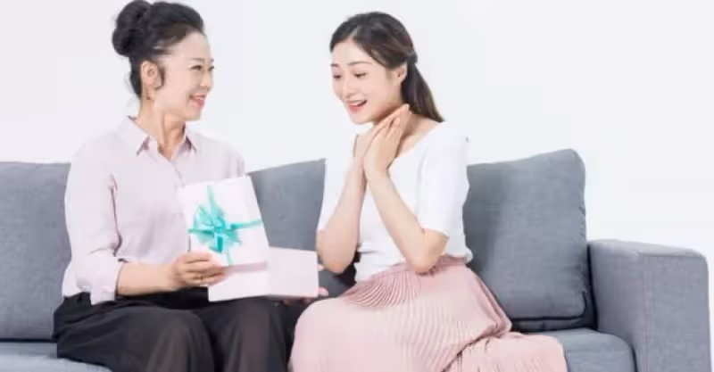 春節聚會，3天9桌花費1萬4，大嫂堵門口：AA制，不轉帳誰都別想走