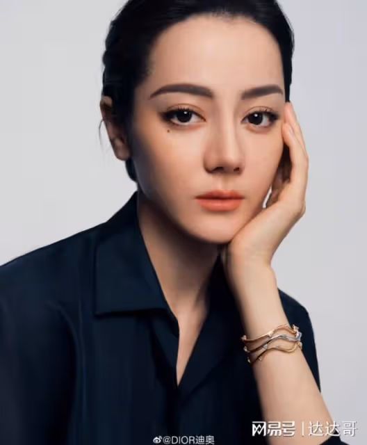迪麗熱巴接棒Angelababy任DIOR品牌大使 無官宣正式文惹爭議
