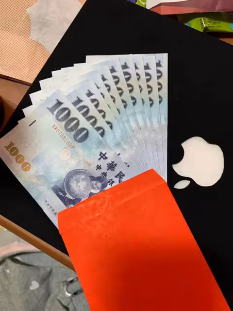 為了好時辰!老闆「挑凌晨2點開工」她熬夜參加 到場「收超厚開工紅包」還附小驚喜:沒來的虧大了!