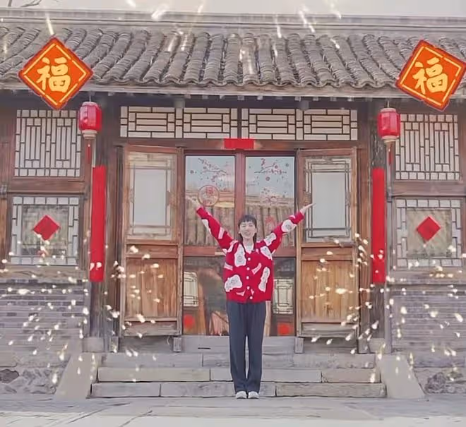 劉愷威回港過年不帶女友!與眾星聚會喝到臉紅,張開雙臂興奮歡呼