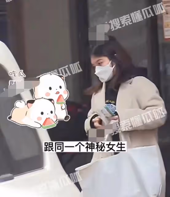 李誕疑有新女友!連續多天與神秘女子一同回家,穿情侶裝關係親密