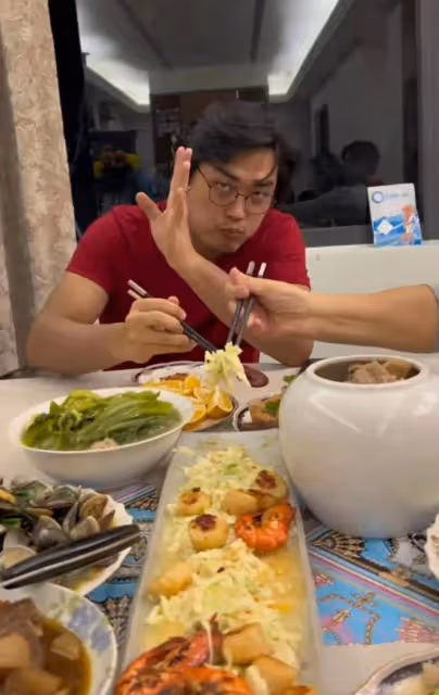 李立群:昨天才吃上年夜飯,全家拍照的時候,兩個兒子態度很傲慢