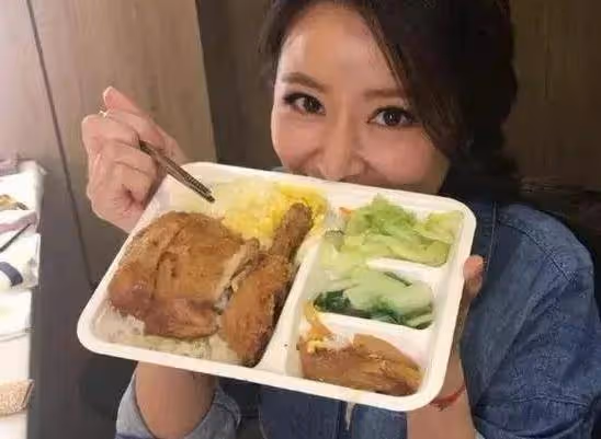 「清純女神」林心如,把旗下藝人當工具人,卻被司機怒懟是戲子