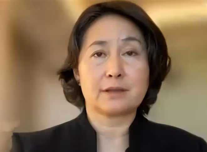 何超瓊與乾女兒一家過年,滑雪吃火鍋太愜意,無血緣卻親如家人