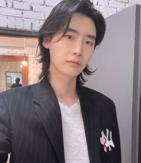 IU 與李鍾碩被網民翻出「愛的證據」,男方早就多次示愛!相識 10 年一直愛著彼此