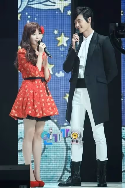 IU 與李鍾碩被網民翻出「愛的證據」,男方早就多次示愛!相識 10 年一直愛著彼此