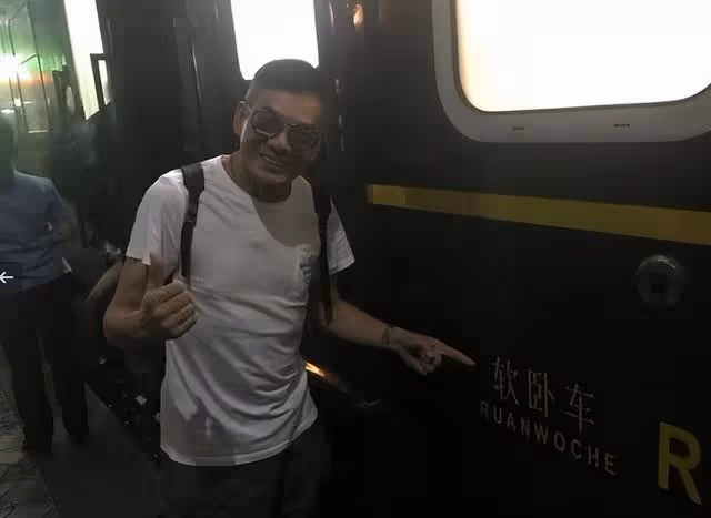 低調!港知名老戲骨回港過年曬複式豪宅,曾遭網友誤解:以為很窮