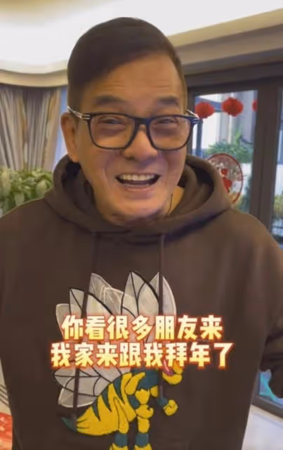 低調!港知名老戲骨回港過年曬複式豪宅,曾遭網友誤解:以為很窮
