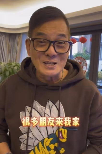 低調!港知名老戲骨回港過年曬複式豪宅,曾遭網友誤解:以為很窮