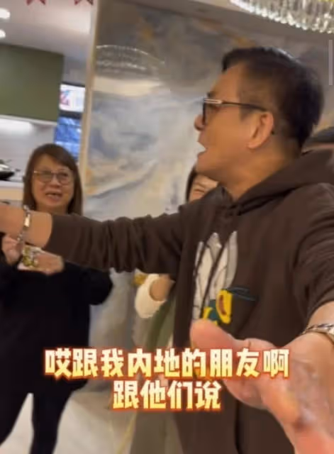 低調!港知名老戲骨回港過年曬複式豪宅,曾遭網友誤解:以為很窮