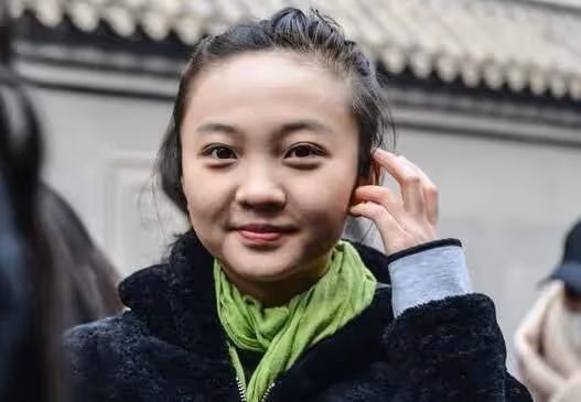 阿拉蕾新年近照:很像林妙可,退出娛樂圈與董力斷聯,終成普通人