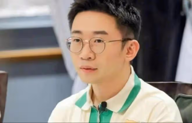 楊迪回應與女友分手風波,稱二人和平分手,所謂的新歡是親妹妹