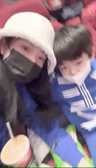 陳妍希隨陳曉回老家,帶兒子看《流浪地球2》,追星劉德華吳京