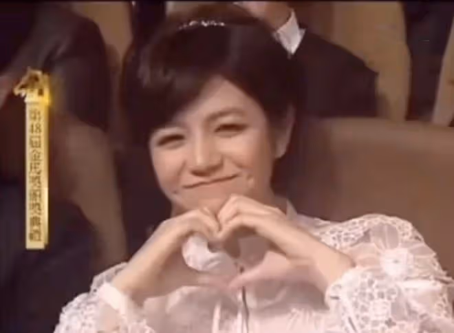 陳妍希隨陳曉回老家,帶兒子看《流浪地球2》,追星劉德華吳京