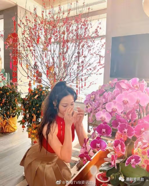 35歲朱晨麗緊身背心大派福利!身材fit爆新春造型瞬間回春18歲