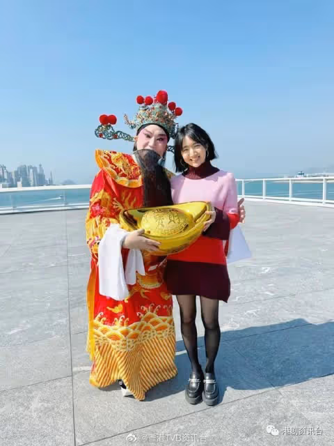 Angelababy首返港抱財神!重遇許恩怡傾唔停