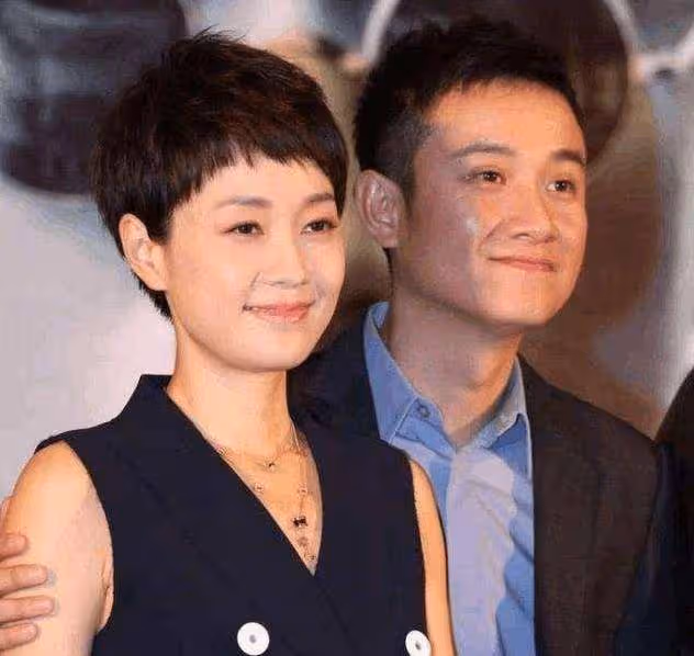 女明星與男子親密互動,疑似新戀情?網友:她配得上更優秀的男人