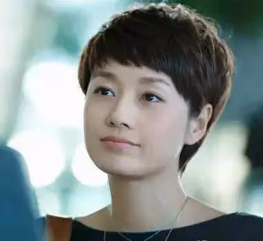女明星與男子親密互動,疑似新戀情?網友:她配得上更優秀的男人