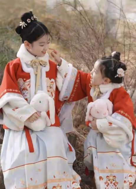 阿拉蕾新年近照:很像林妙可,退出娛樂圈與董力斷聯終成普通人