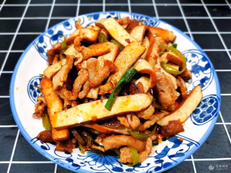 豆乾炒肉,超下飯的哦~