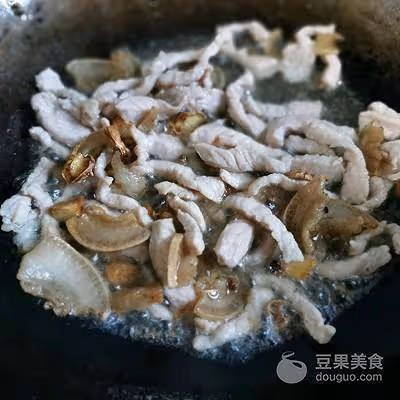 豆乾炒肉,超下飯的哦~