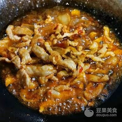 豆乾炒肉，超下飯的哦～