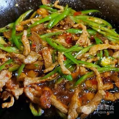 豆乾炒肉，超下飯的哦～