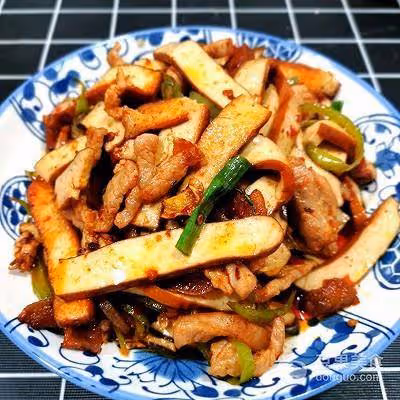 豆乾炒肉，超下飯的哦～