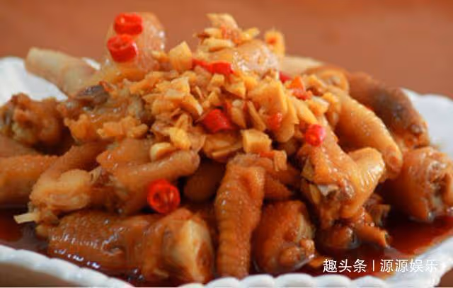 美食推薦:辣醬鳳爪,茶香刀魚,涼拌酸甜白菜的做法