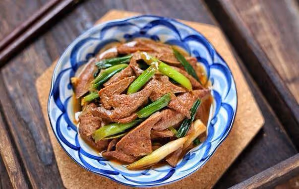 精選美食:皮蛋豆腐、紅酒杏鮑菇、糯米蒸肉丸、蒜炒豬脾