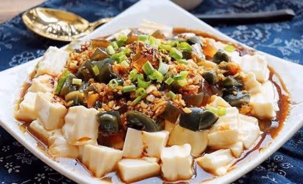 精選美食:皮蛋豆腐、紅酒杏鮑菇、糯米蒸肉丸、蒜炒豬脾
