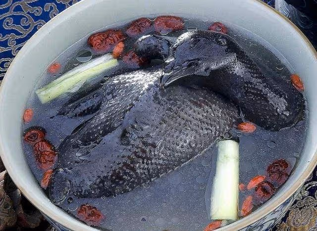枸杞紅棗烏雞湯貴也要喝,鮮嫩美味,增強身體免疫力,全家都喜歡