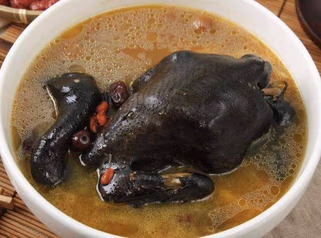 枸杞紅棗烏雞湯貴也要喝,鮮嫩美味,增強身體免疫力,全家都喜歡