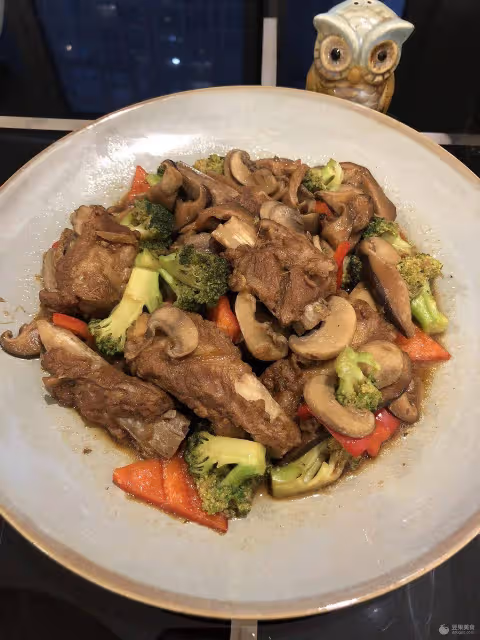 很下飯的口蘑紅燒排骨