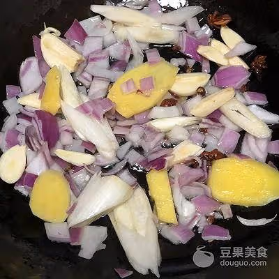 很下飯的口蘑紅燒排骨