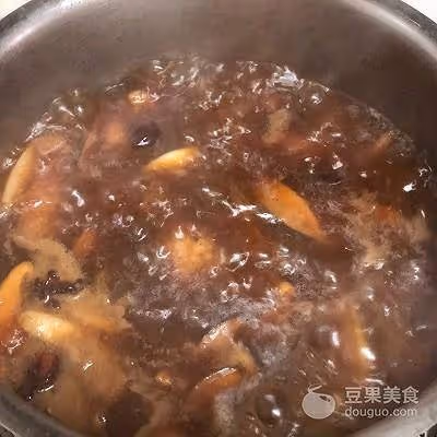 很下飯的口蘑紅燒排骨
