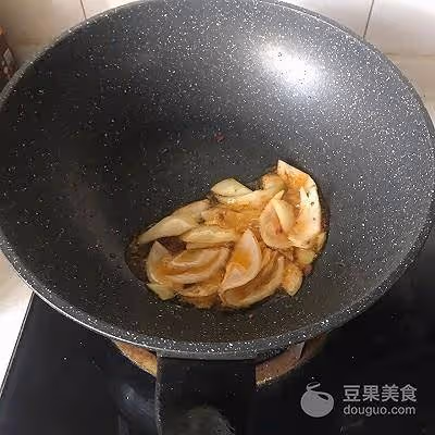 家常小炒扇貝丁的做法