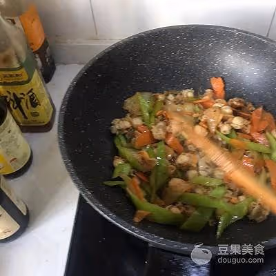 家常小炒扇貝丁的做法