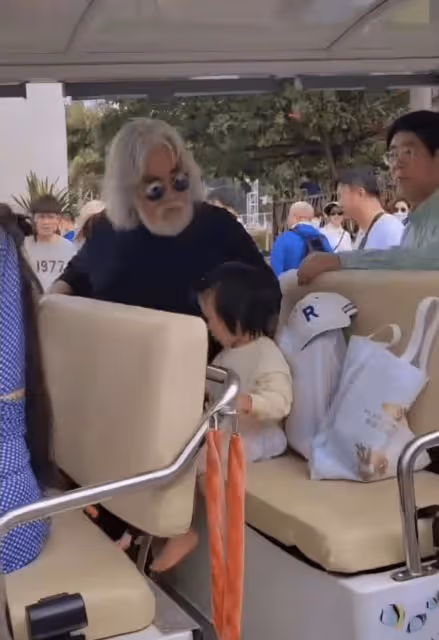 71歲張紀中帶嬌妻海南過年!小31歲妻子五官變樣,臉型圓潤狀態佳