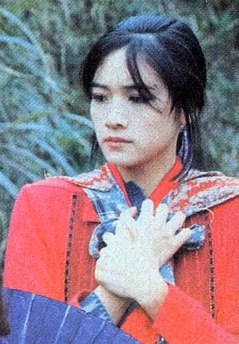 未婚生子25年！61歲本土劇女星柯素雲放棄演戲「帶兒遠赴加拿大」 寧當單親媽「不後悔沒結婚」如今兒子長大了