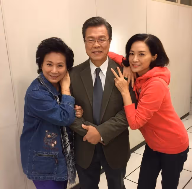 未婚生子25年！61歲本土劇女星柯素雲放棄演戲「帶兒遠赴加拿大」 寧當單親媽「不後悔沒結婚」如今兒子長大了