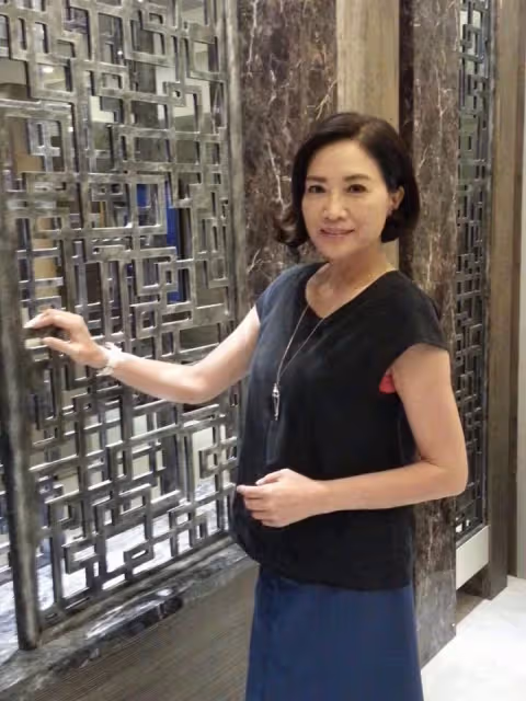 未婚生子25年！61歲本土劇女星柯素雲放棄演戲「帶兒遠赴加拿大」 寧當單親媽「不後悔沒結婚」如今兒子長大了