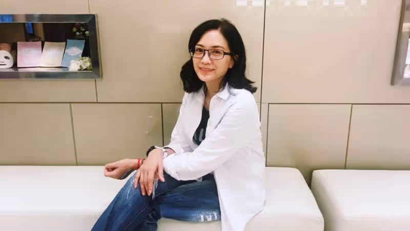 未婚生子25年！61歲本土劇女星柯素雲放棄演戲「帶兒遠赴加拿大」 寧當單親媽「不後悔沒結婚」如今兒子長大了