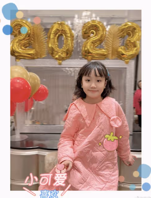 洪欣曬全家福為9歲女兒慶生,與張丹峰恩愛依舊,豪宅裝修很奢華
