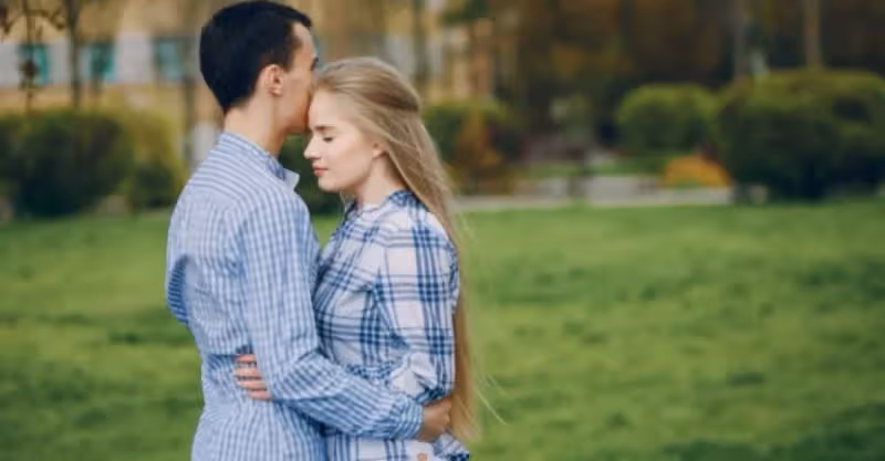 「因婆婆一句生女兒的不配上桌，我掀翻花5小時親手做的13口家宴」