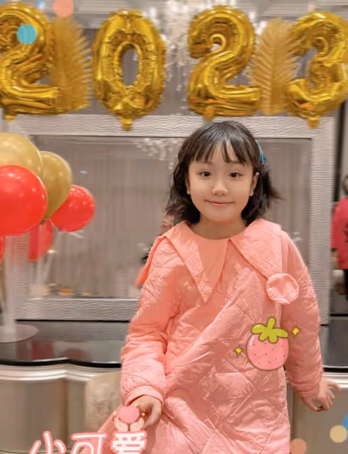 洪欣為女兒慶生,小寶貝顏值出眾五官似媽,溫馨合照力破婚變傳聞