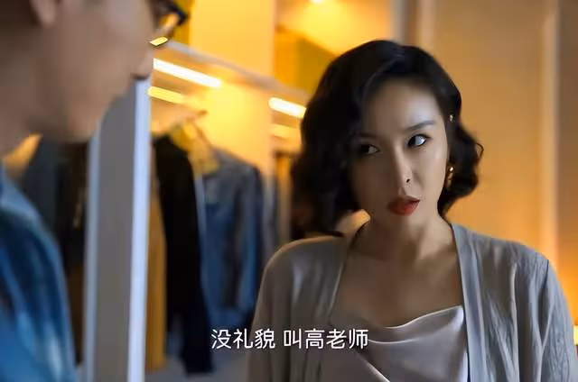 曲柵柵機場偶遇高葉,順口叫了一聲陳書婷,高葉的反應夠笑三天