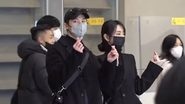 許光漢、柯佳嬿現身韓國機場　粉絲熱情尖叫