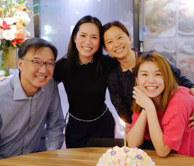 林曉峰攜子參加家族聚會!59歲歌手姐姐罕露面,息影后成集團總裁